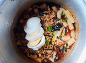 Foto resep Tteokpokki + Mie GAGA 100