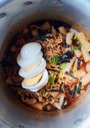 Foto resep Tteokpokki + Mie GAGA 100