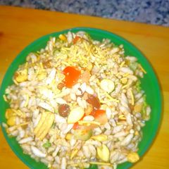 A picture of Bhel puri.