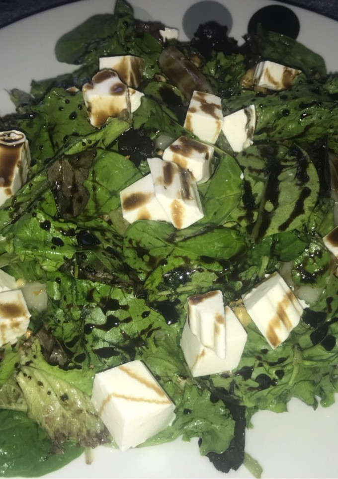 Una foto de Ensalada de brotes tiernos
