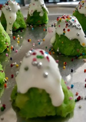 A picture of No Bake Christmas Tree Cookies.
