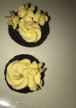 A picture of 👩🏻‍❤️‍👨🏼Couples Cupcakes 🧁.