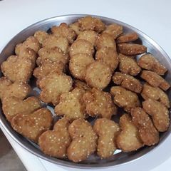 A picture of Khasta (methi tikya).