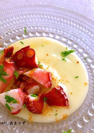 Foto di Polpo marinato su purè di patate con bottarga