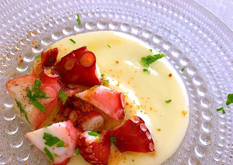 Polpo marinato su purè di patate con bottarga