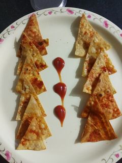 રોટી નાચોસ(roti nachos recipe in Gujarati) રેસીપી મુખ્ય ફોટો