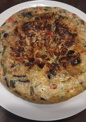 Una foto de Tortilla de verduras y espárragos trigueros