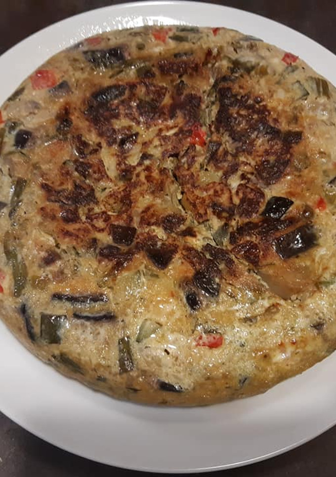 Una foto de Tortilla de verduras y espárragos trigueros