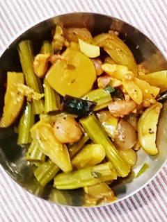 கத்திரிக்காய் முருங்கைக்காய் பலா கொட்டை பொரியல் (Kathirikkaai palakottai poriyal recipe in tamil) செய்முறை முக்கிய புகைப்படம்