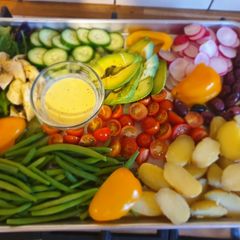 A picture of Salad tray.