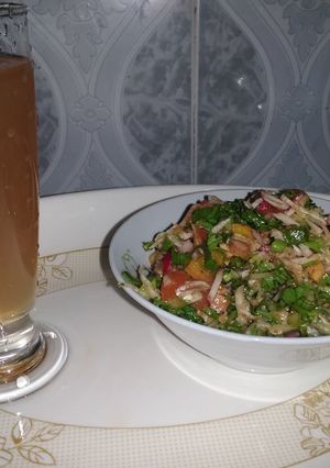 Salad da ruwan tsamiya ainihin hoton girkin
