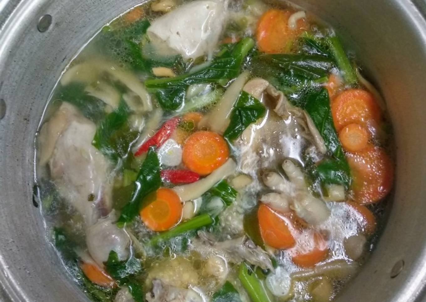 Sop ayam jamur