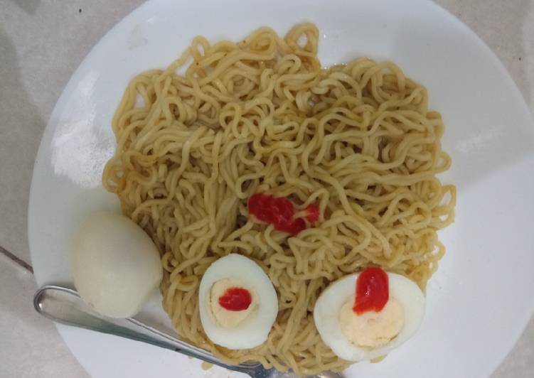Indomie with boiled eggs