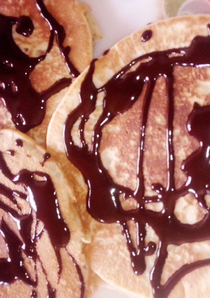 A picture of Pancake with chocolate toppings.