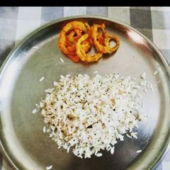 A picture of Garlic pepper rice with crispy snake gourd chilli.