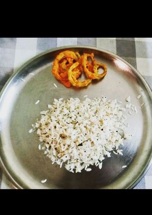 A picture of Garlic pepper rice with crispy snake gourd chilli.