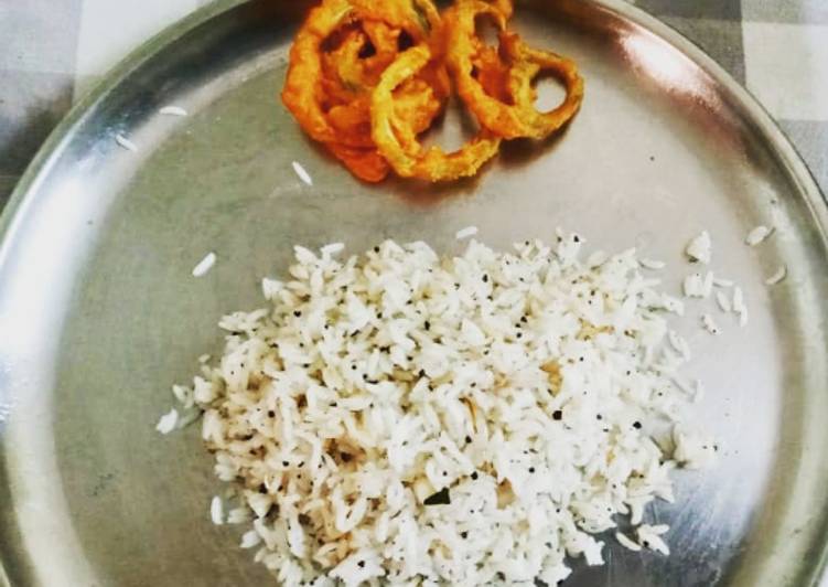 Garlic pepper rice with crispy snake gourd chilli