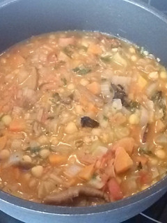 Una foto de Potaje vegano de garbanzos con verduras