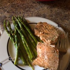 A picture of Salmon and Asparagus.