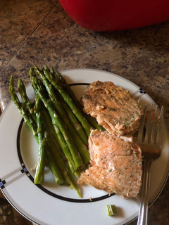 A picture of Salmon and Asparagus.