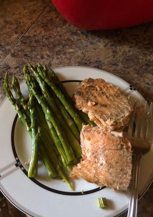 A picture of Salmon and Asparagus.
