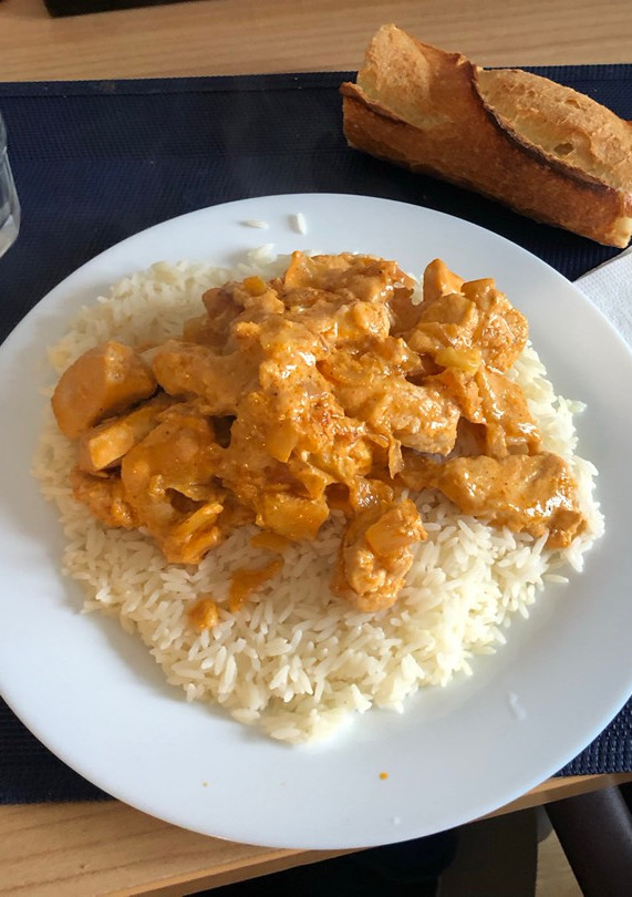 Una foto de Pollo al curry
