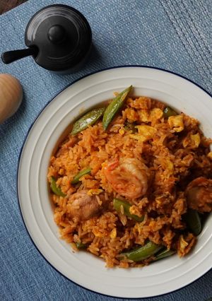紅咖哩雞肉鮮蝦炒飯 的食譜成品照片