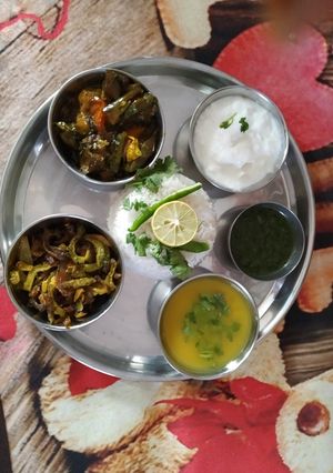 सिम्पल वेज लंच थाली (Simple veg lunch Thali recipe in Hindi) रेसिपी मुख्य फोटो