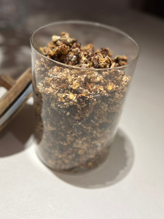 Una foto de Granola con fruta & chocolate en freidora de aire