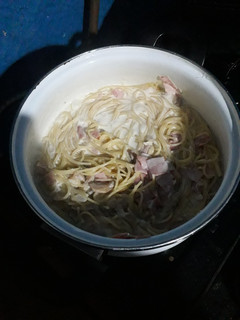 Una foto de Spaghetti con jamón