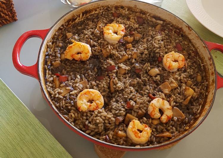 Arroz negro con gambas