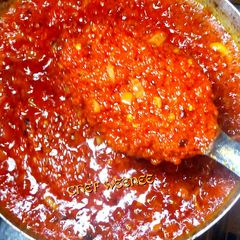 A picture of Fresh tomatoes and pepper stew.