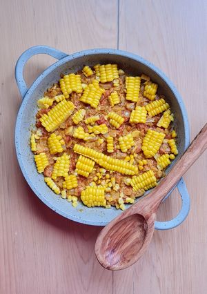 Una foto de Choclos en salsa enriquecida 🌽 vegano