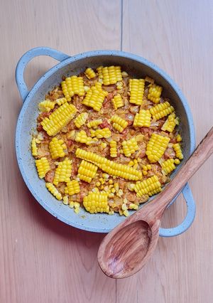 Una foto de Choclos en salsa enriquecida 🌽 vegano