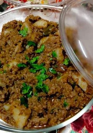 A picture of Aloo Qeema.