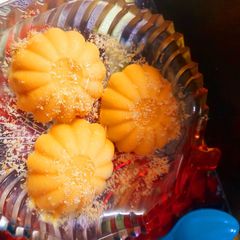 A picture of Pineapple Coconut Frozen Yogurt.
