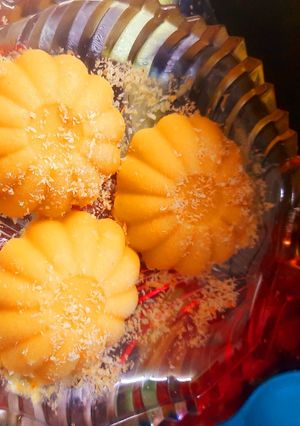 A picture of Pineapple Coconut Frozen Yogurt.