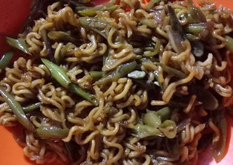 Cara mudah meracik Tumis buncis dan mie yang Lezat
