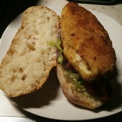A picture of Breaded chicken panino.