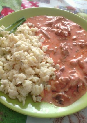 Tejfölös gombapaprikás, kapros galuskával recept fotója