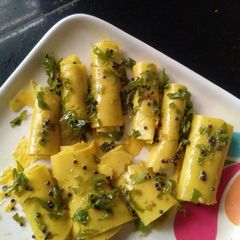 A picture of Khandavi.