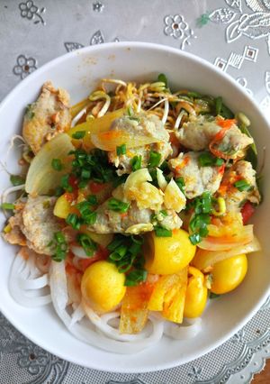 Hình của món Mì Quảng chả cá thác lác.