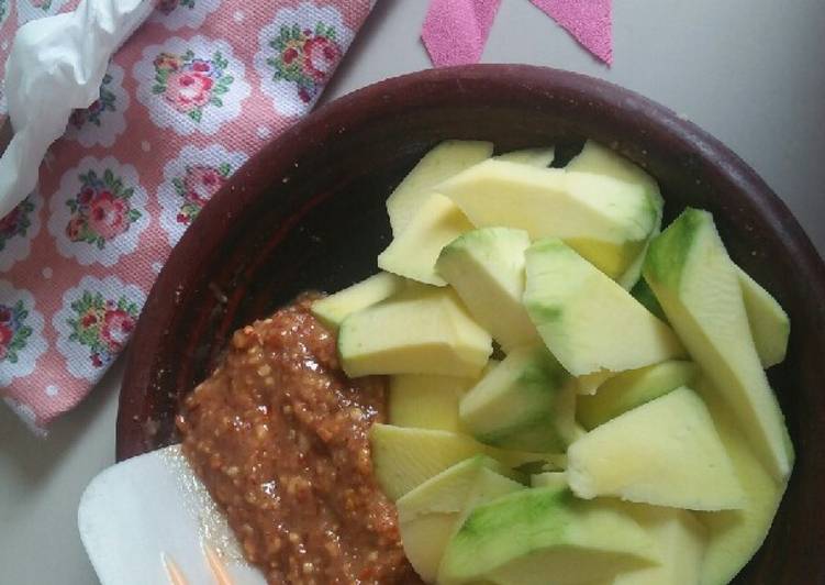 Rujak manis mangga muda