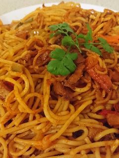 صورة لوصفة معكرونة بالخضار المقلية🍝