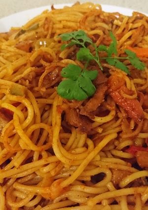 صورة لوصفة معكرونة بالخضار المقلية🍝