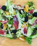 Xà lách xoăn trộn sốt mù tạc vàng mật ong (salad frisee with honey mustard sauce)