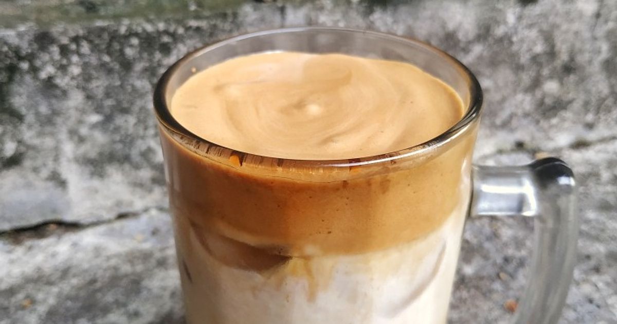 Resep Es Kopi Toping Dalgona oleh Saluna Mahira - Cookpad