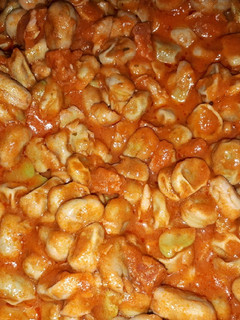 Una foto de Habas con chorizo y tomate
