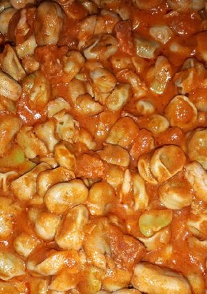 Foto principal de Habas con chorizo y tomate