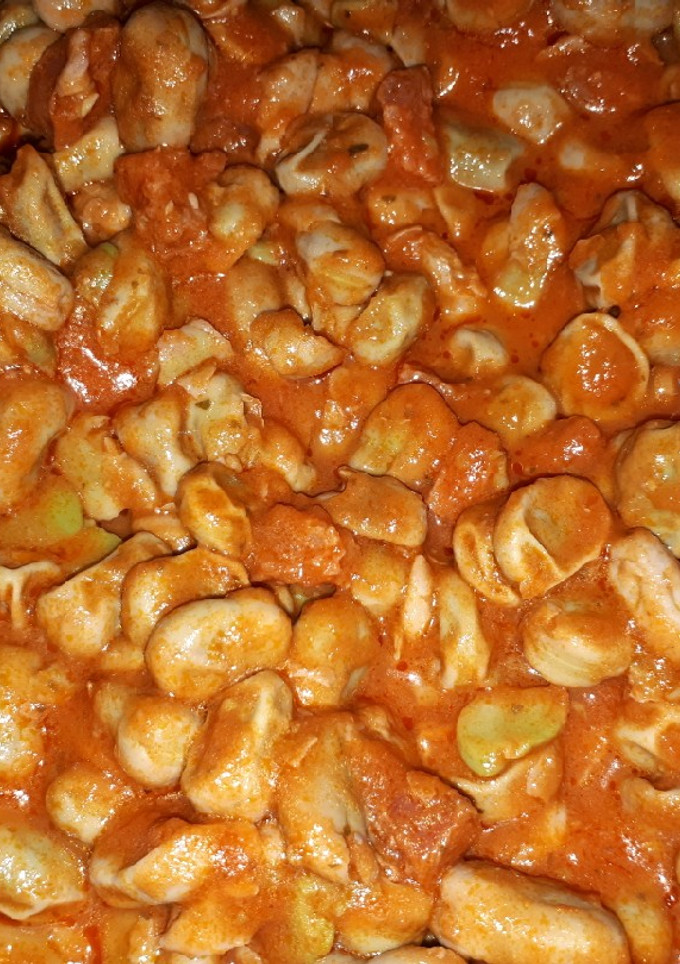 Una foto de Habas con chorizo y tomate